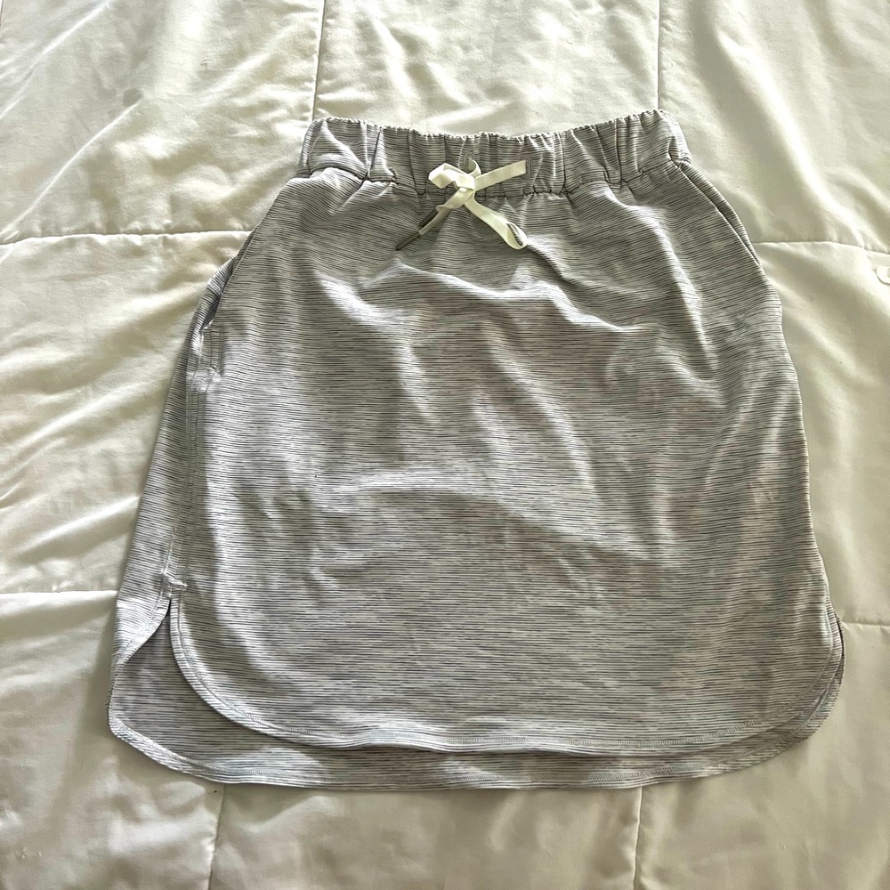 NWOT Lululemon On the Fly Skirt size 6